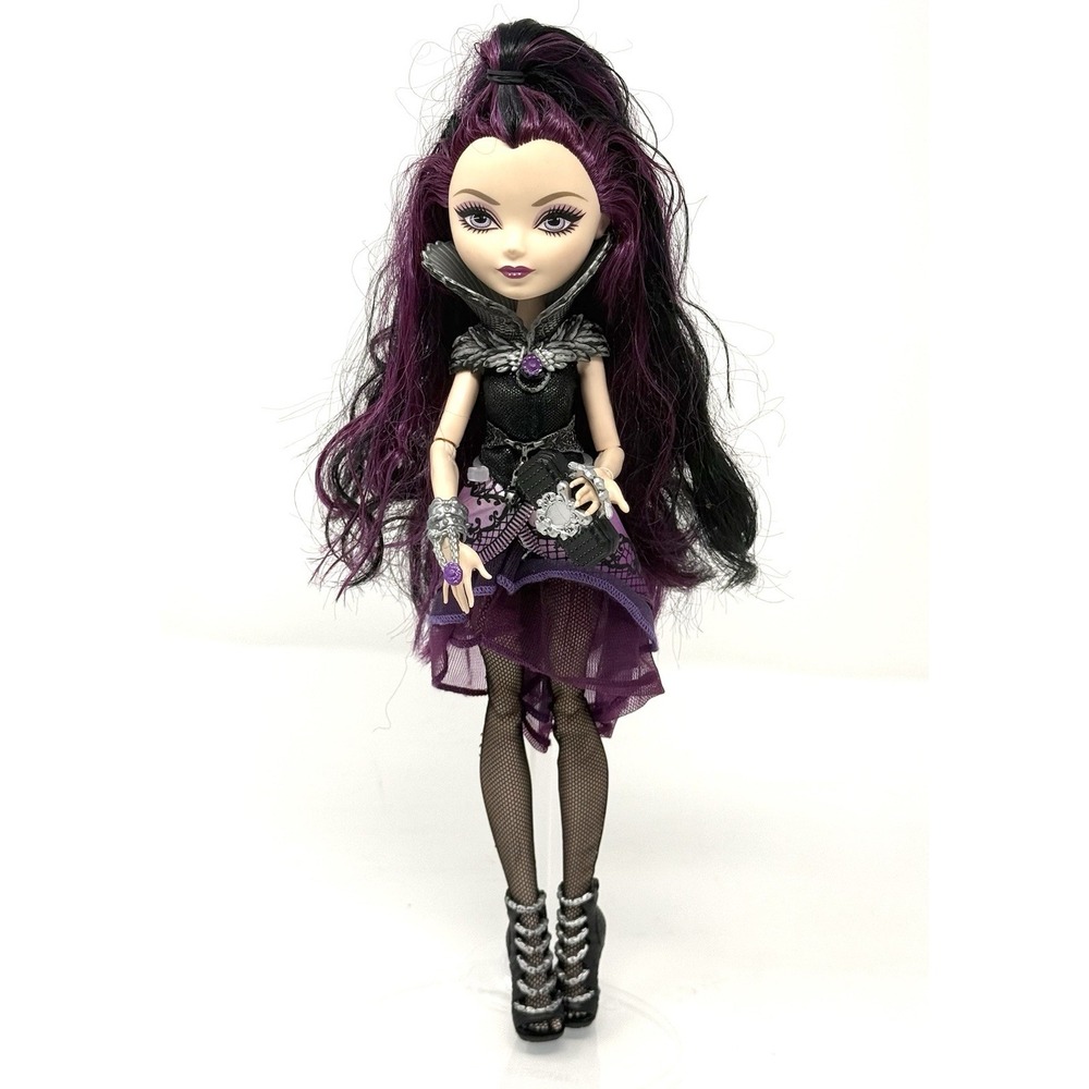 Ever After High Raven Queen 2013 1st Wave Signature Doll Outfit Accessories